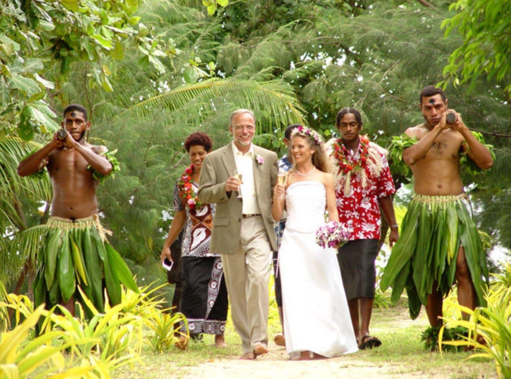 Tongan Beach Resort Utungake Esterno foto